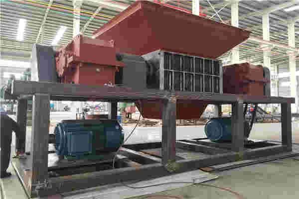 撕碎機是廢舊金屬資源再生破碎設備