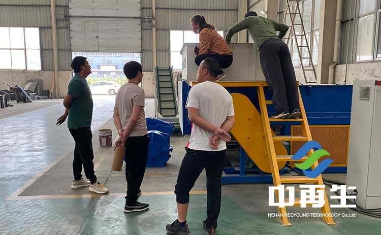 中再生科技是一家生產(chǎn)、研發(fā)、創(chuàng)新的雙軸撕碎機(jī)生產(chǎn)廠家