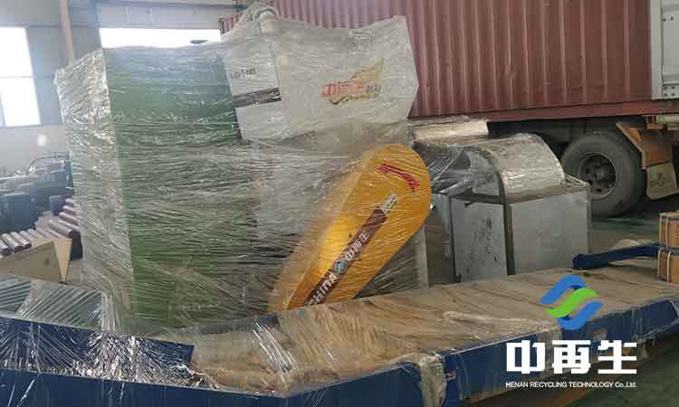 生活垃圾撕碎處理系統中的垃圾推料器