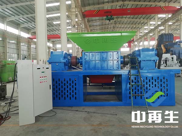 金屬粉碎工業(yè)的發(fā)展中,撕碎機(jī)起到很大推動(dòng)作用